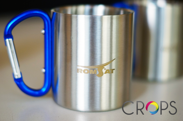 Thermo cup with carabiner